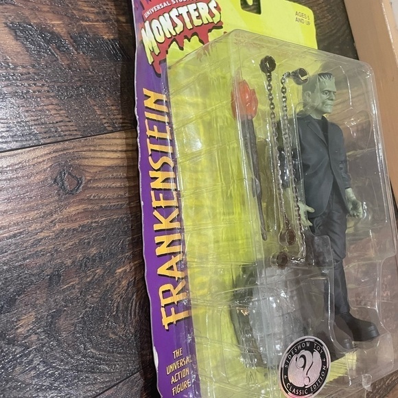 Universal Studios Monster Frankenstein Action Figure - Picture 4 of 4